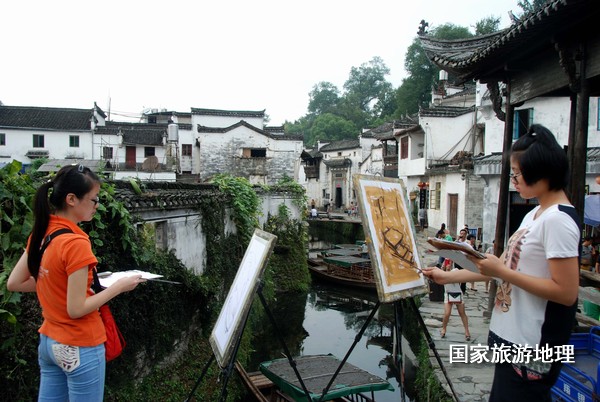 　　9月13日，座落在婺源縣秋口鎮(zhèn)李坑村“小橋、流水、人家”創(chuàng)作寫(xiě)生基地的李坑章文灑店農(nóng)家樂(lè)。