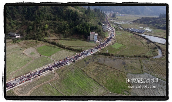 1700桌合攏宴，總長3.7公里，10380人同桌就餐，創(chuàng)歷史之最