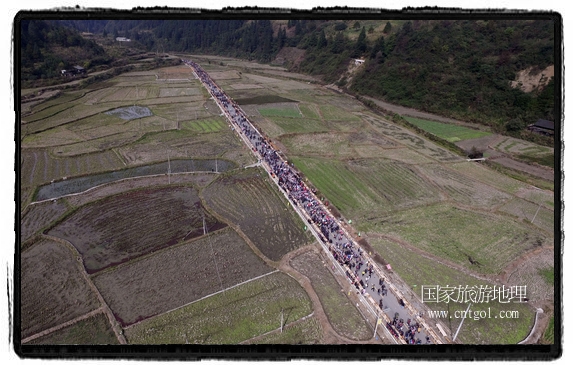 1700桌合攏宴，總長3.7公里，10380人同桌就餐，創(chuàng)歷史之最